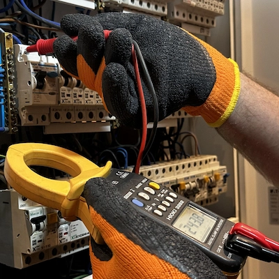 Pomiary elektryczne Piaseczno – badanie rozdzielnicy i instalacji elektrycznej