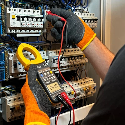 Pomiary elektryczne Pruszków – badanie rozdzielnicy i instalacji elektrycznej
