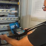 Pomiary przy rozdzielnicy podczas przeglądu 5 - letniego instalacji.